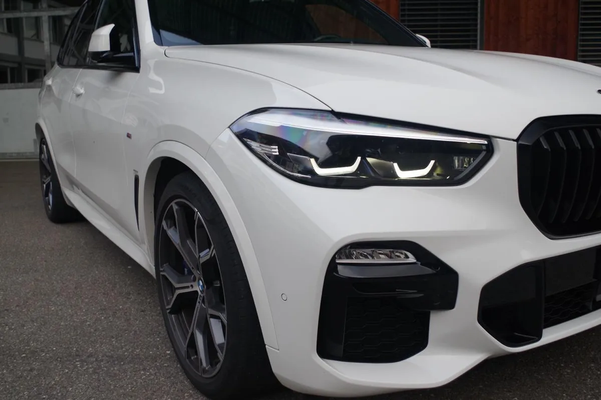 BMW X5 M Sport Édition St. Moritz (1/50) - Miniature 2