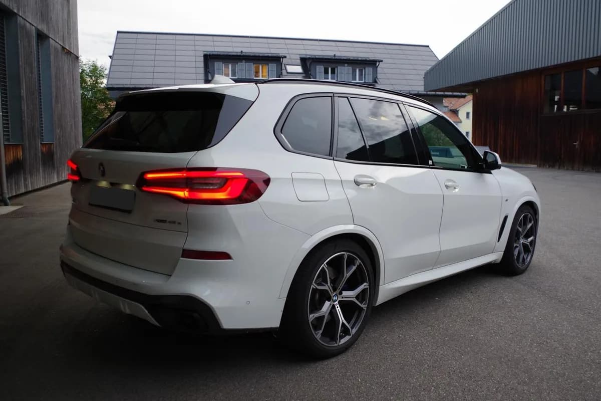 BMW X5 M Sport Édition St. Moritz (1/50) - Miniature 5