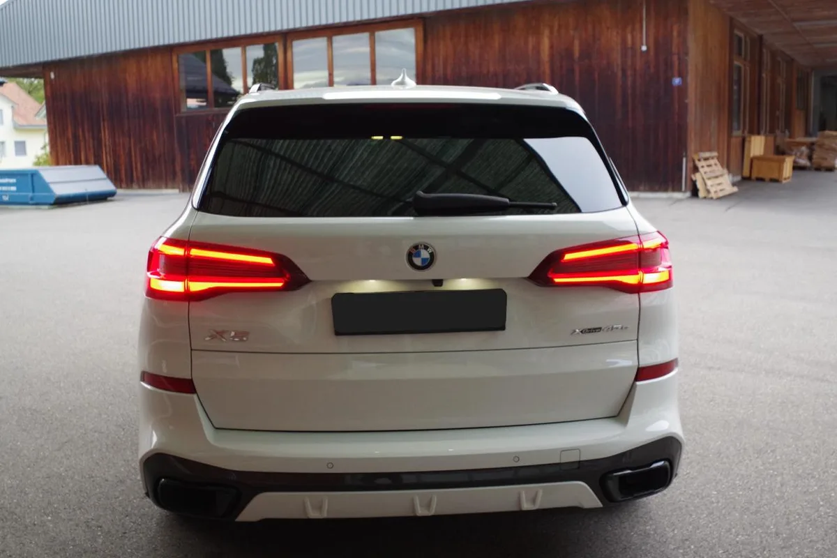 BMW X5 M Sport Édition St. Moritz (1/50) - Miniature 7