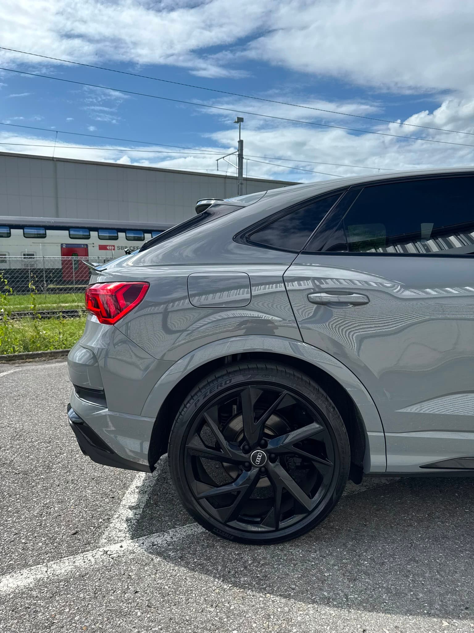 AUDI RSQ3 - Thumbnail 6