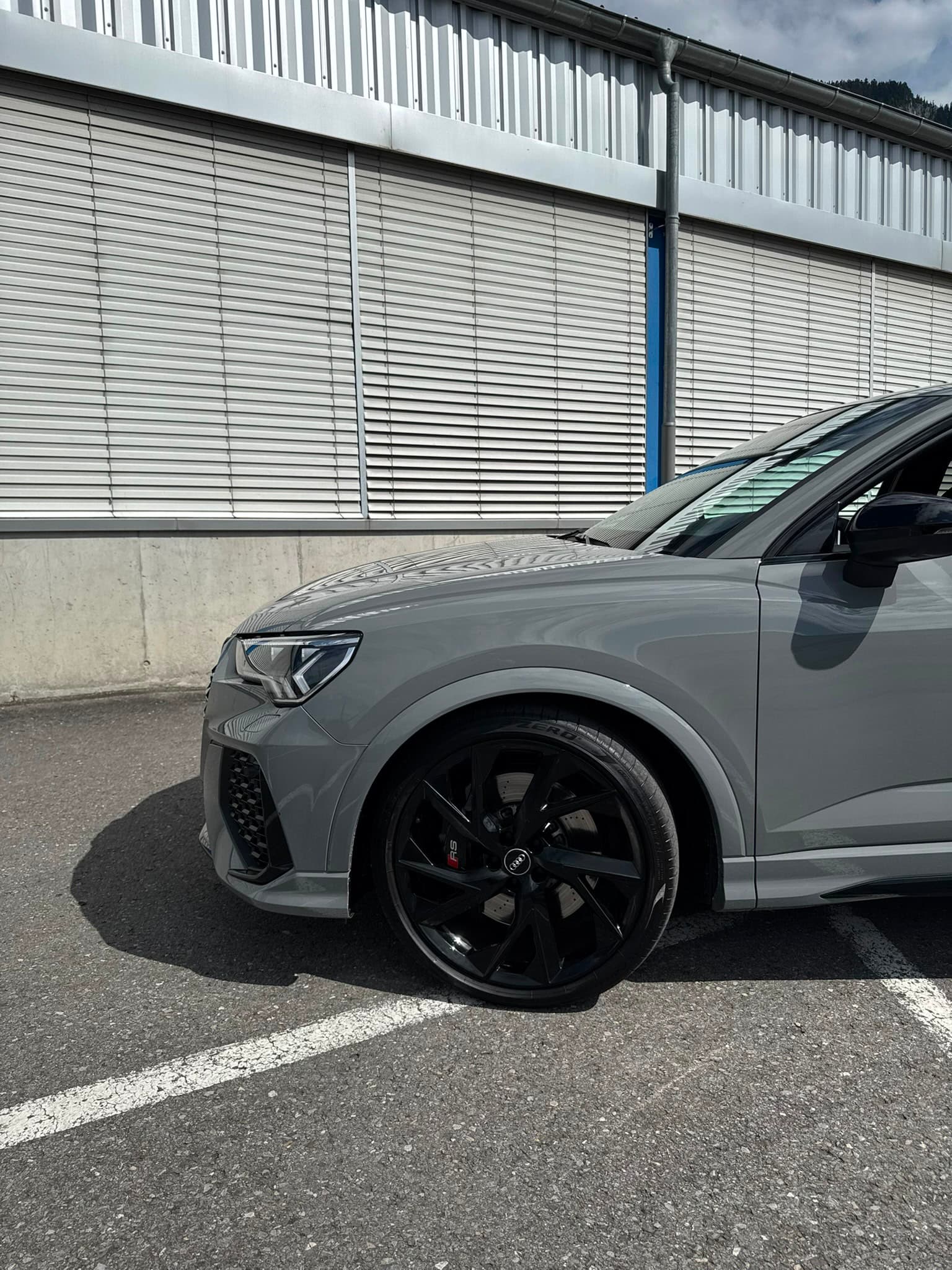 AUDI RSQ3 - Thumbnail 9