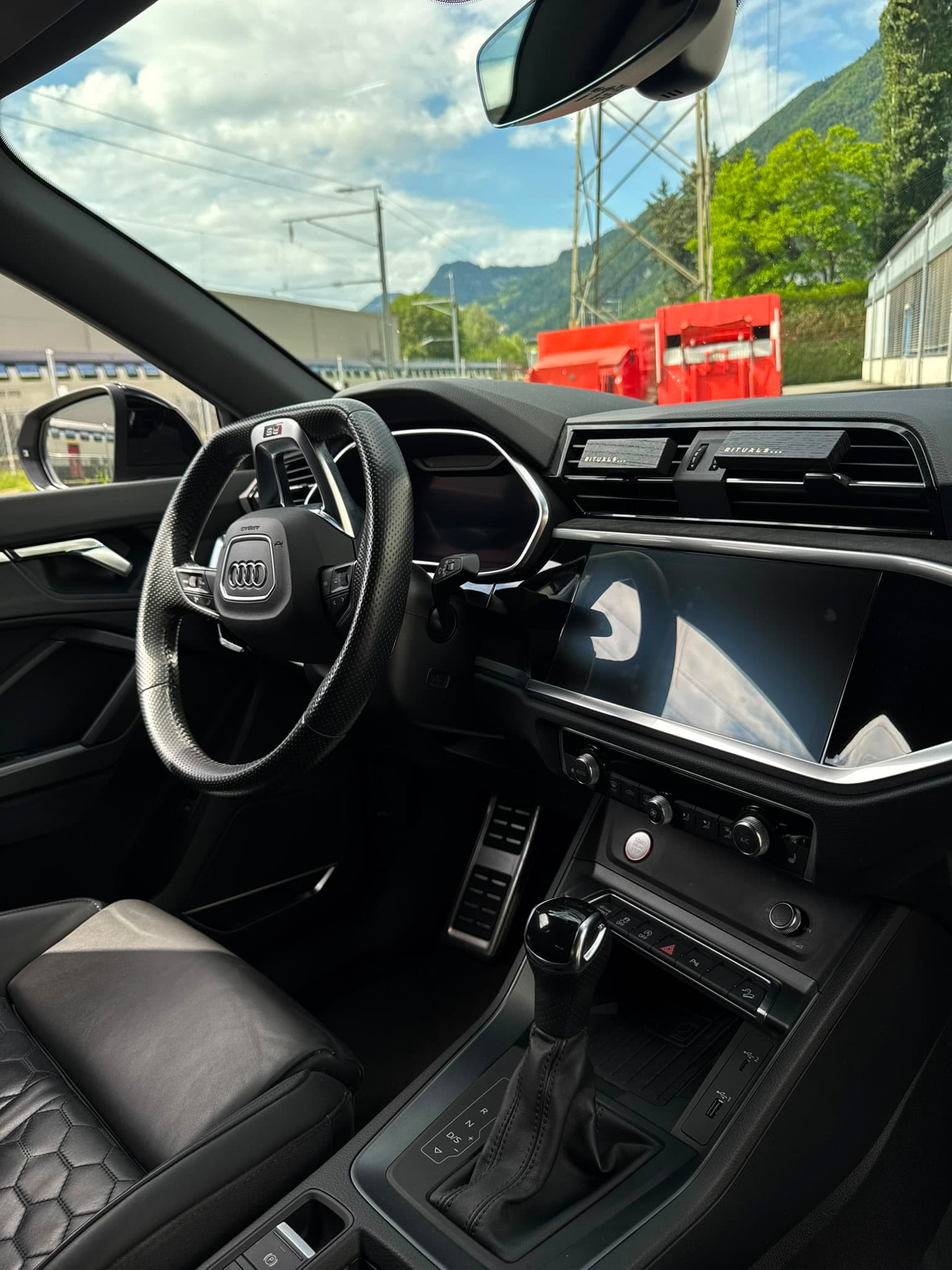AUDI RSQ3 - Thumbnail 15
