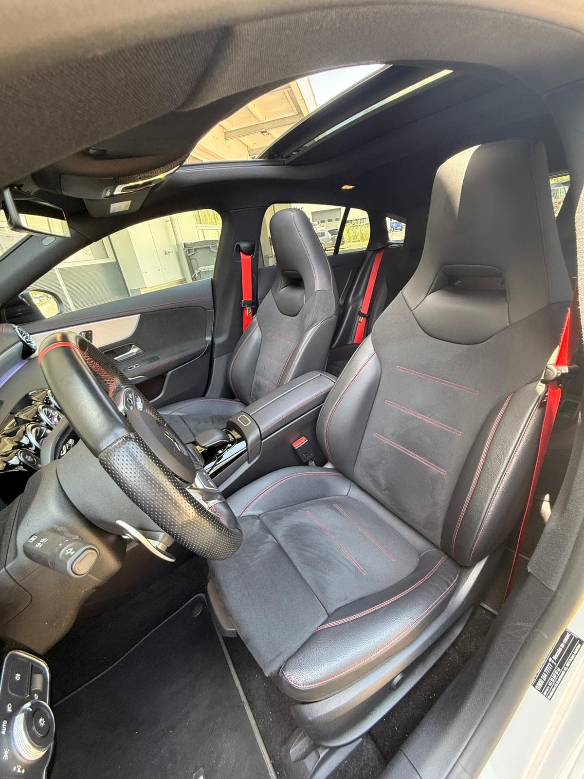 Mercedes CLA 35 AMG - Miniature 14