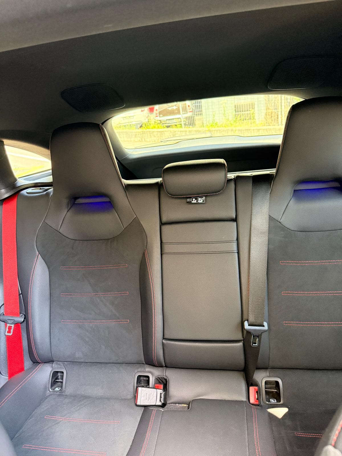 Mercedes CLA 35 AMG - Miniature 17