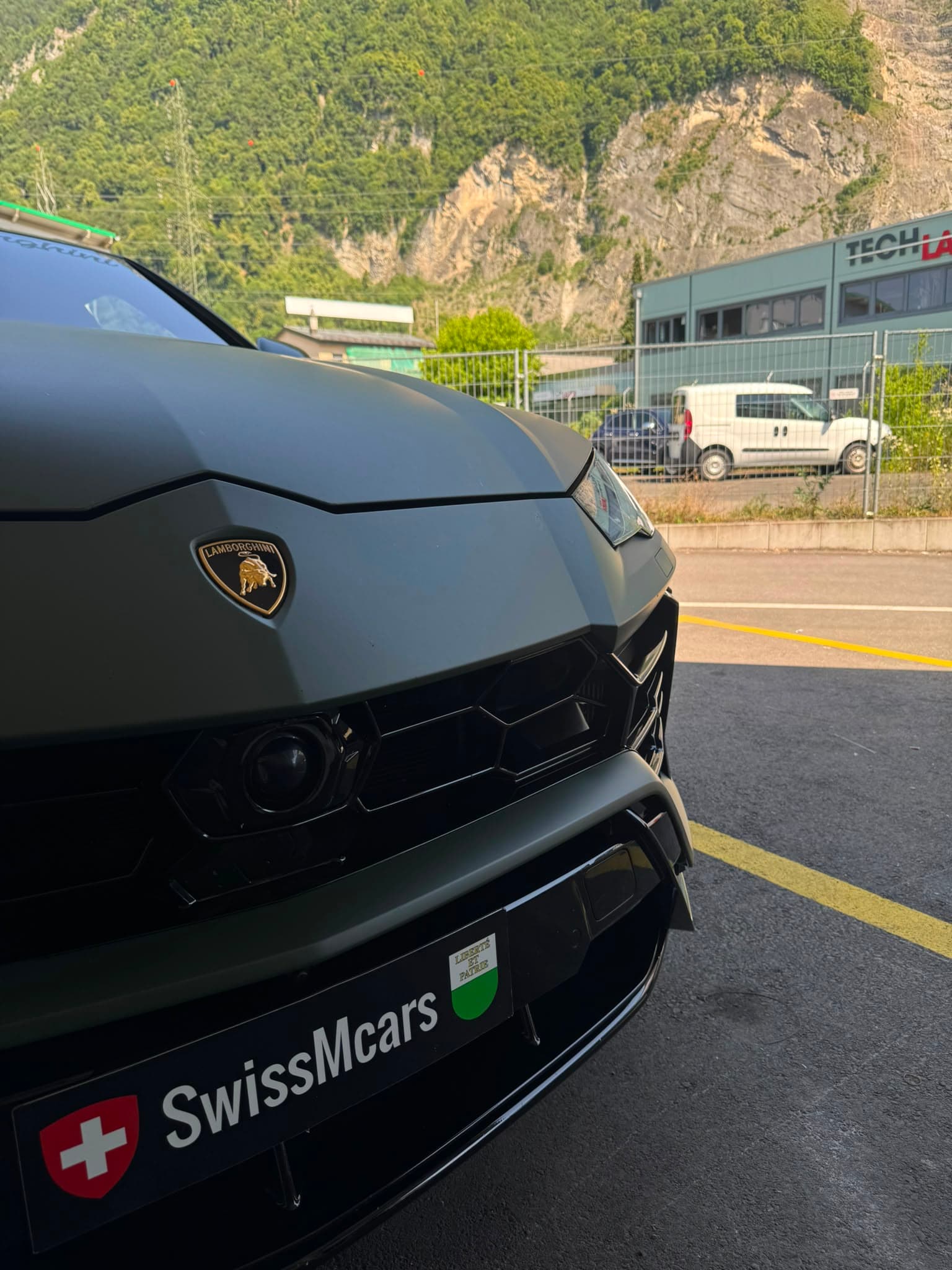 Lamborghini Urus - Thumbnail 4