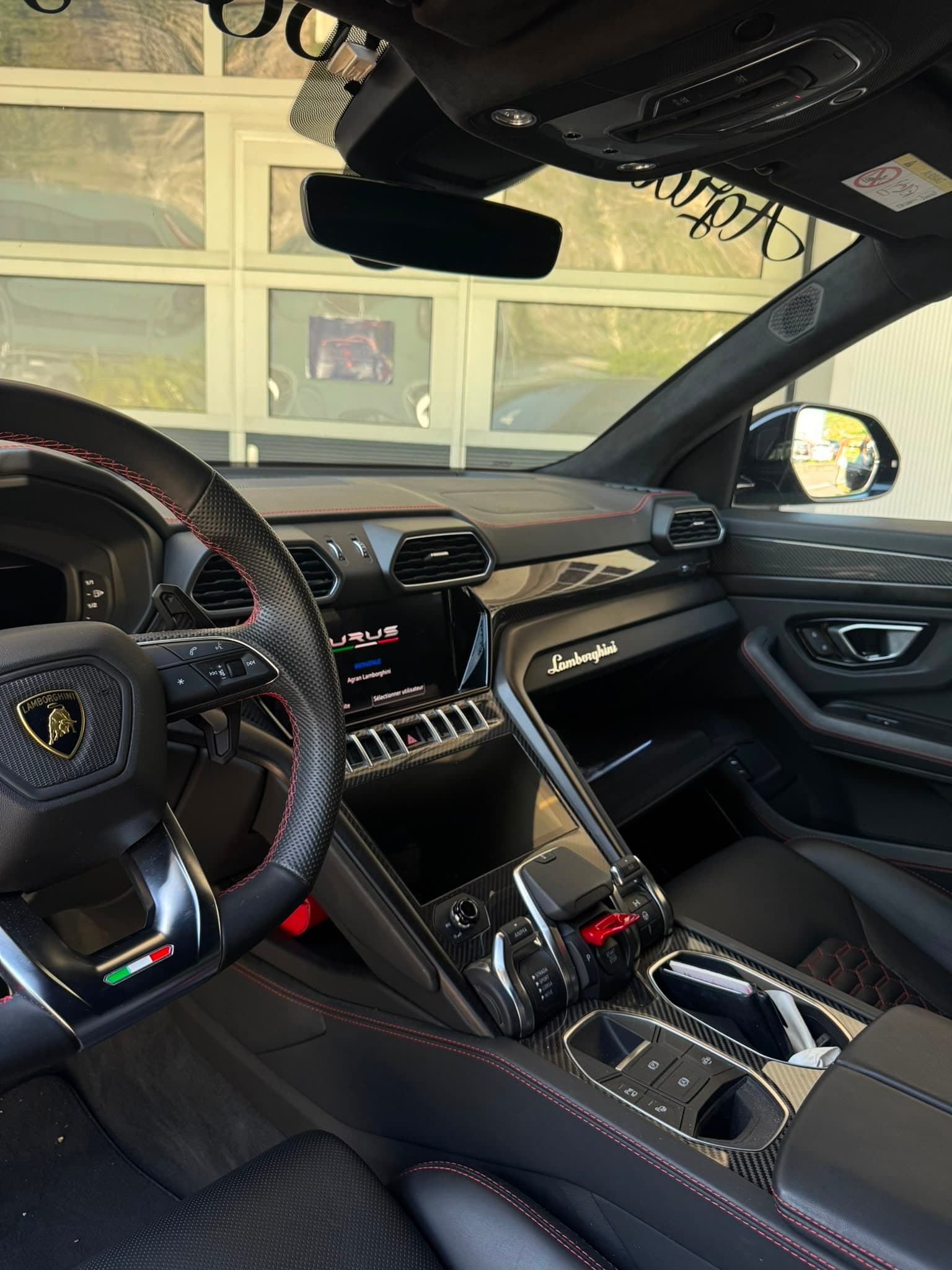 Lamborghini Urus - Thumbnail 13