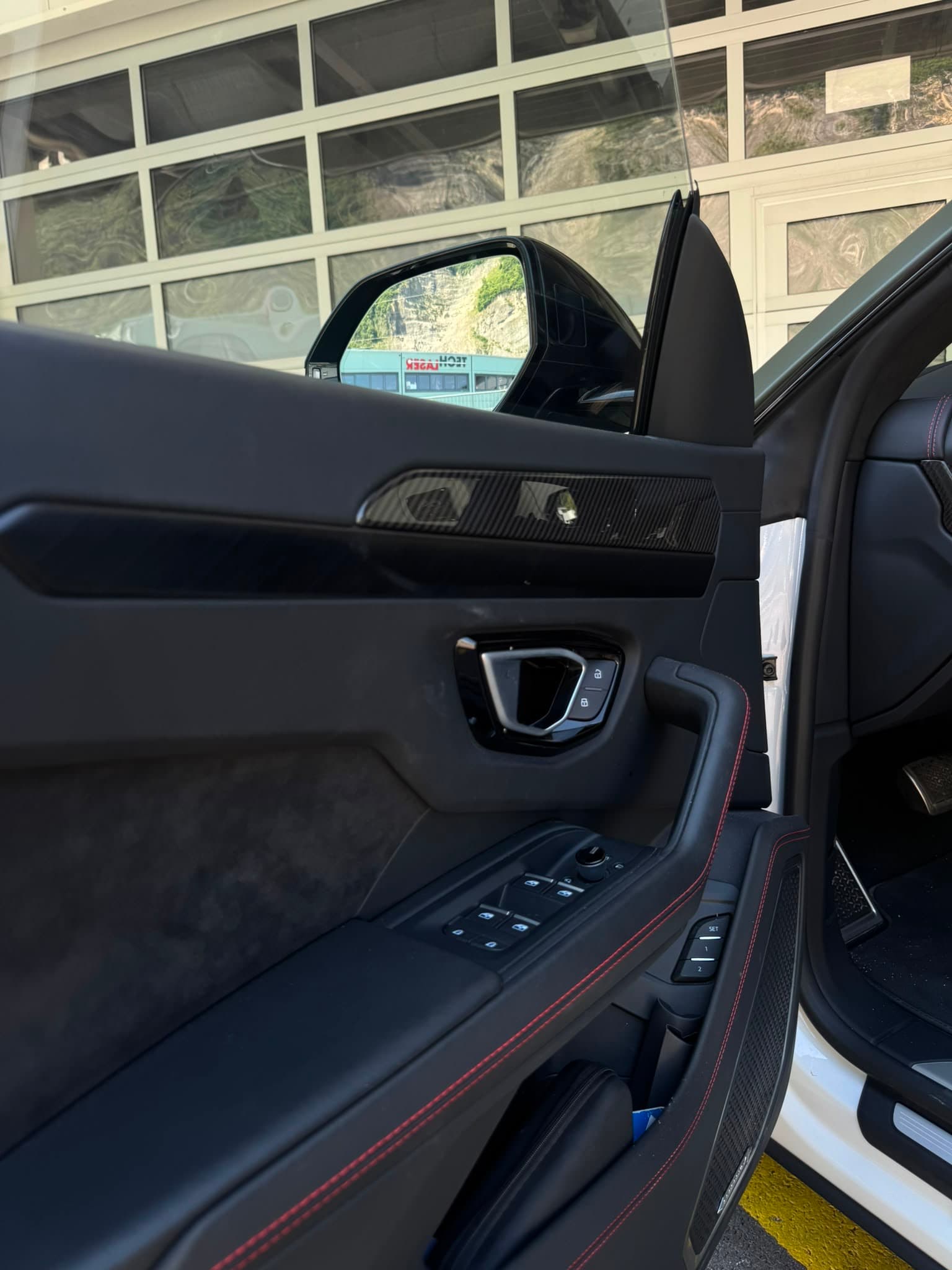 Lamborghini Urus - Thumbnail 15