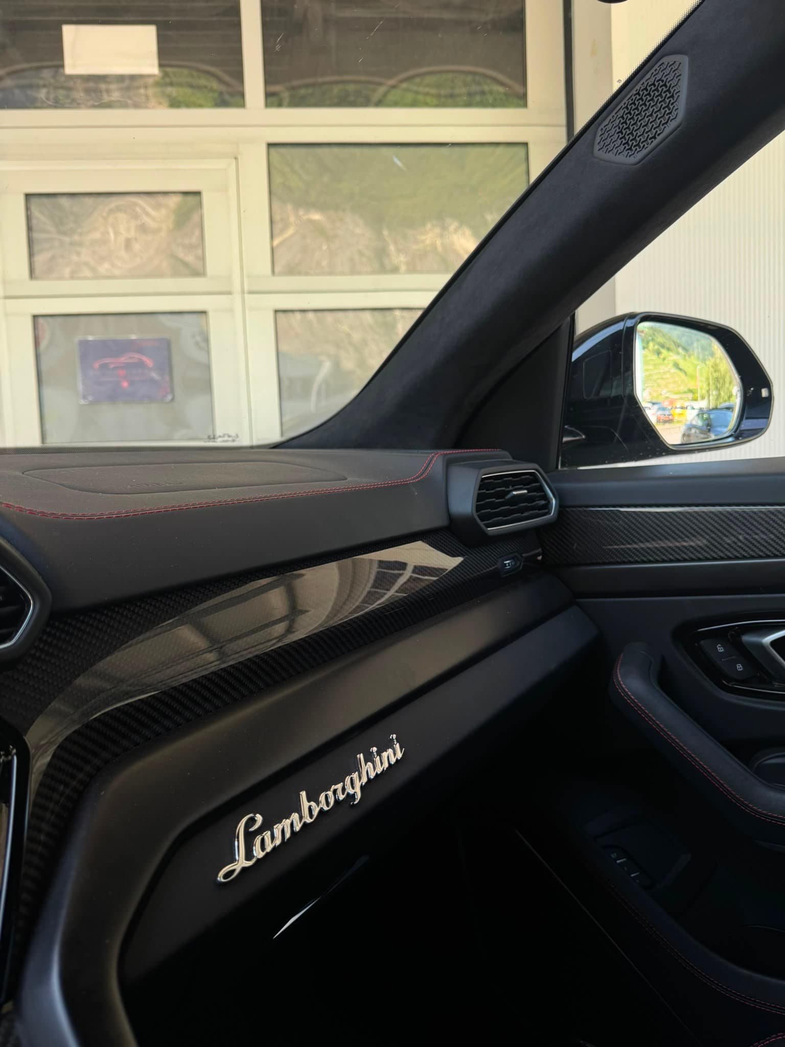 Lamborghini Urus - Thumbnail 18