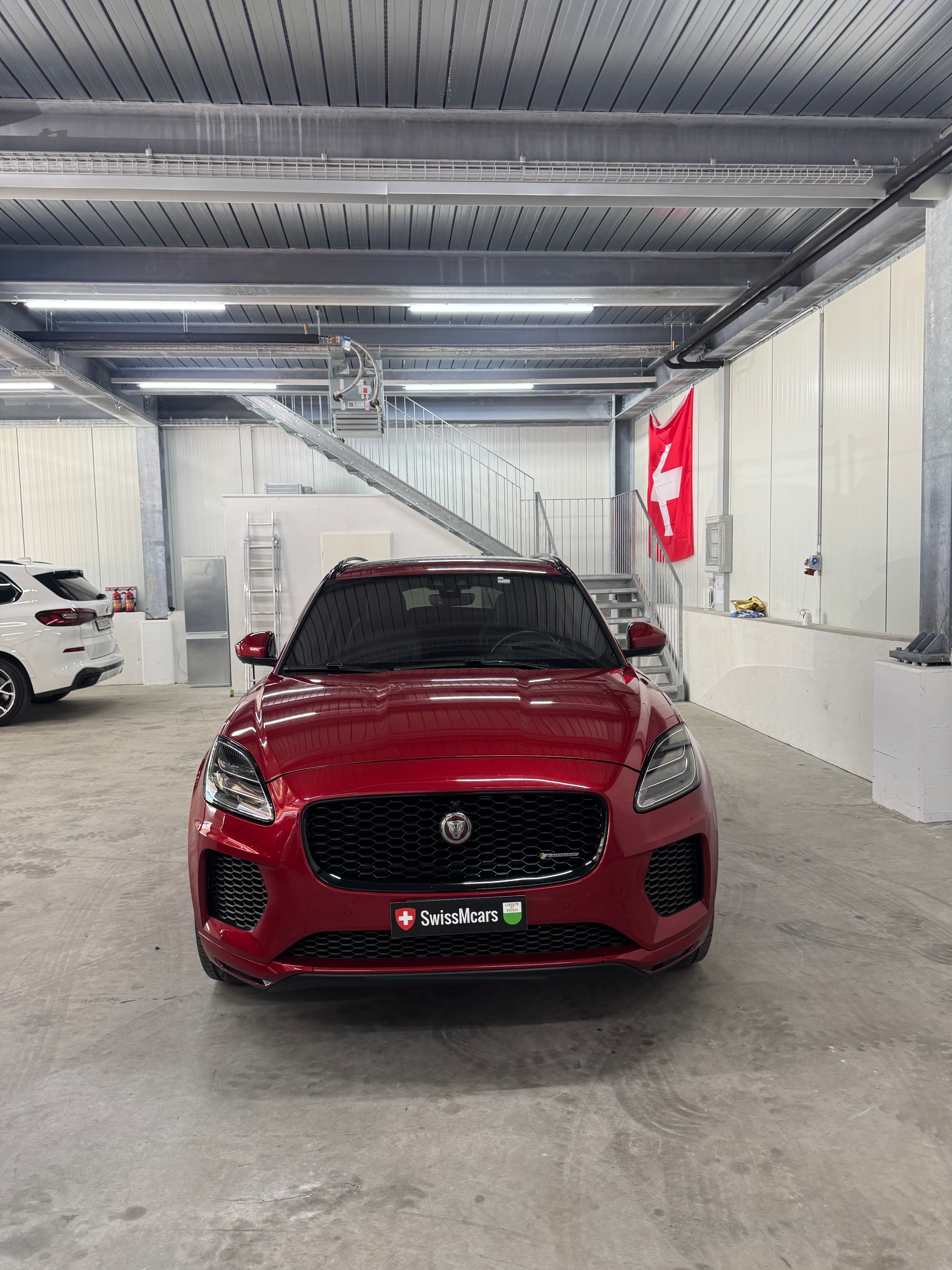 Jaguar E-Pace P300 AWD - Thumbnail 2