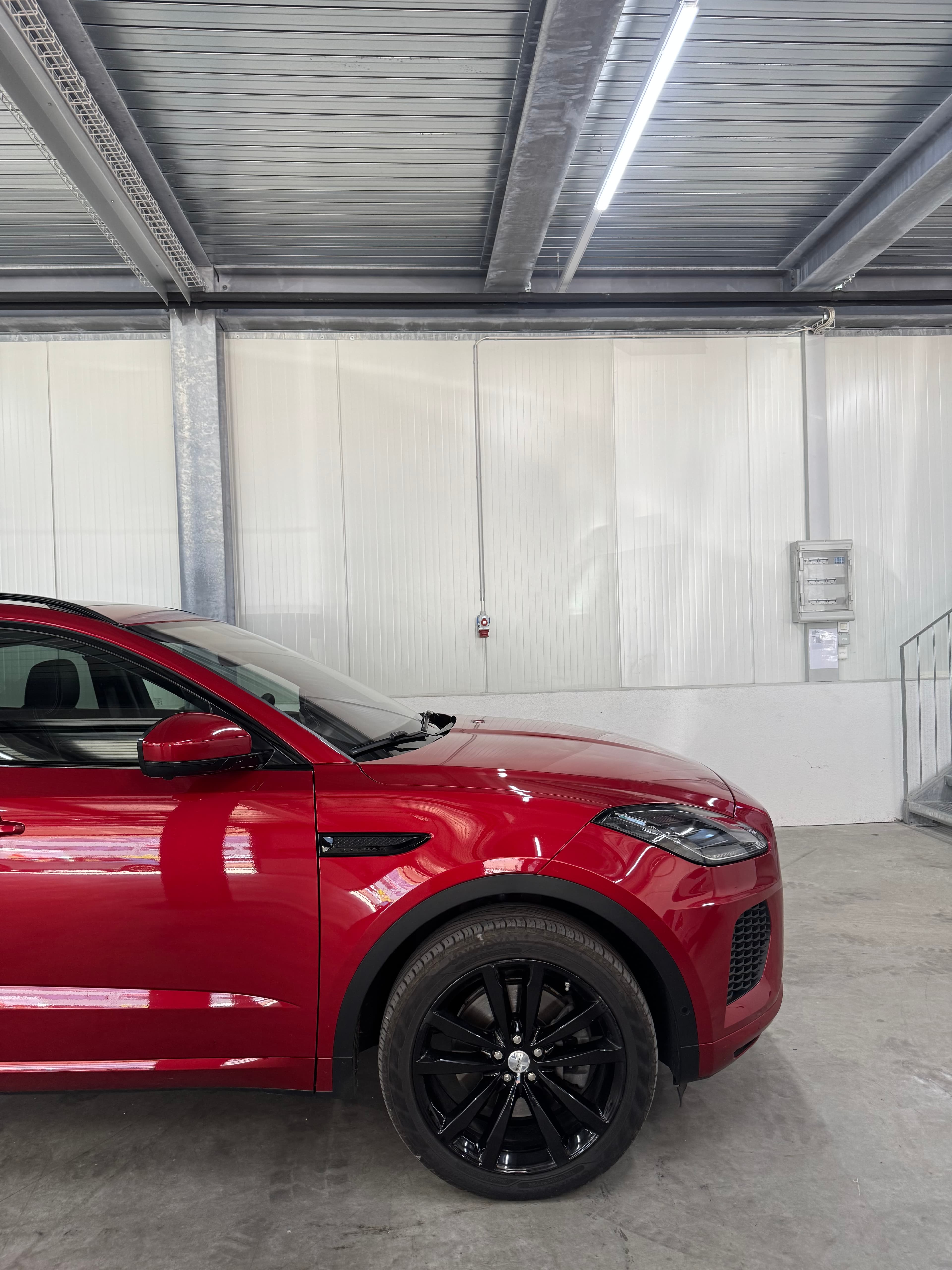 Jaguar E-Pace P300 AWD - Thumbnail 3