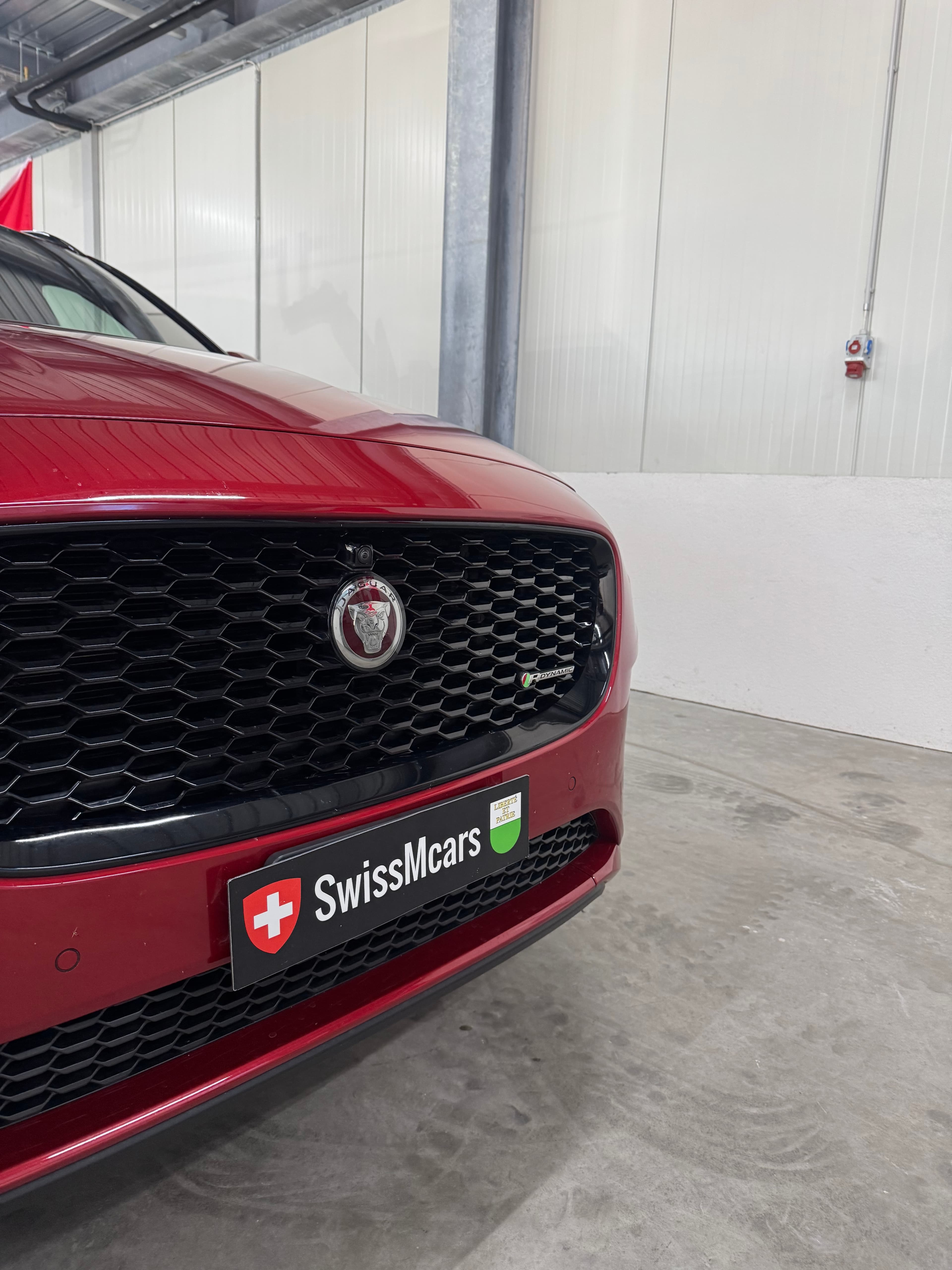 Jaguar E-Pace P300 AWD - Thumbnail 4