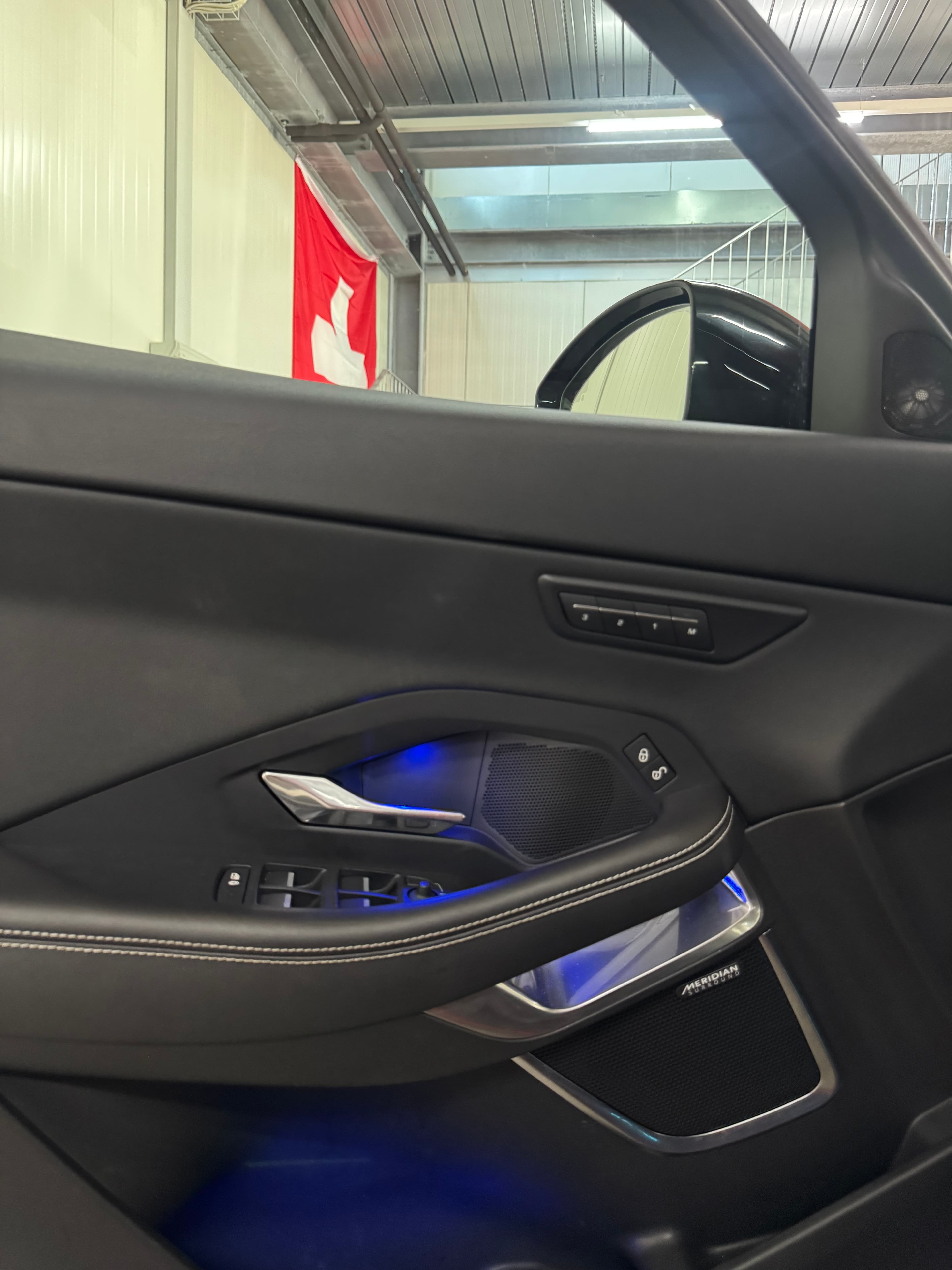Jaguar E-Pace P300 AWD - Thumbnail 10