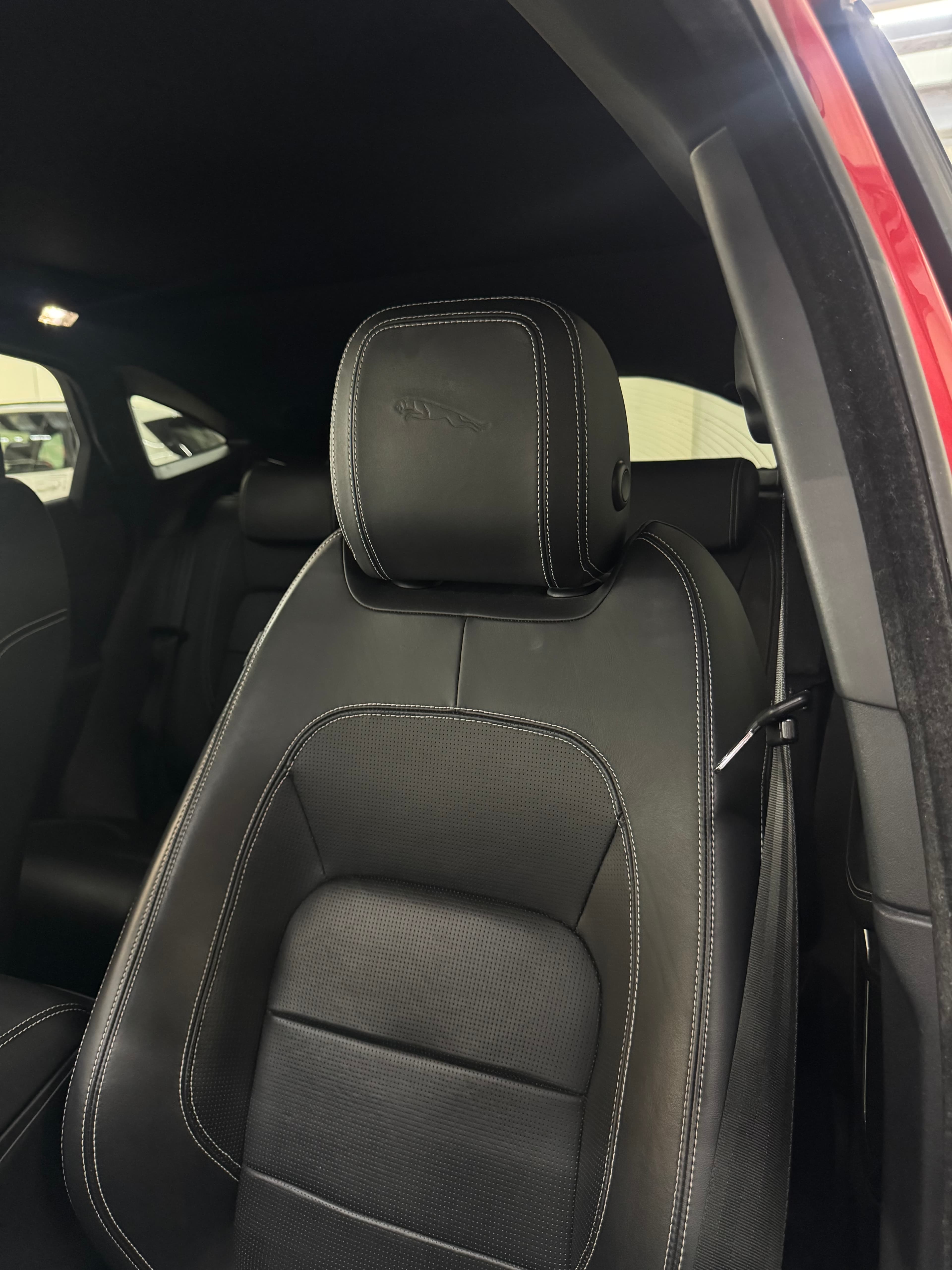 Jaguar E-Pace P300 AWD - Thumbnail 14
