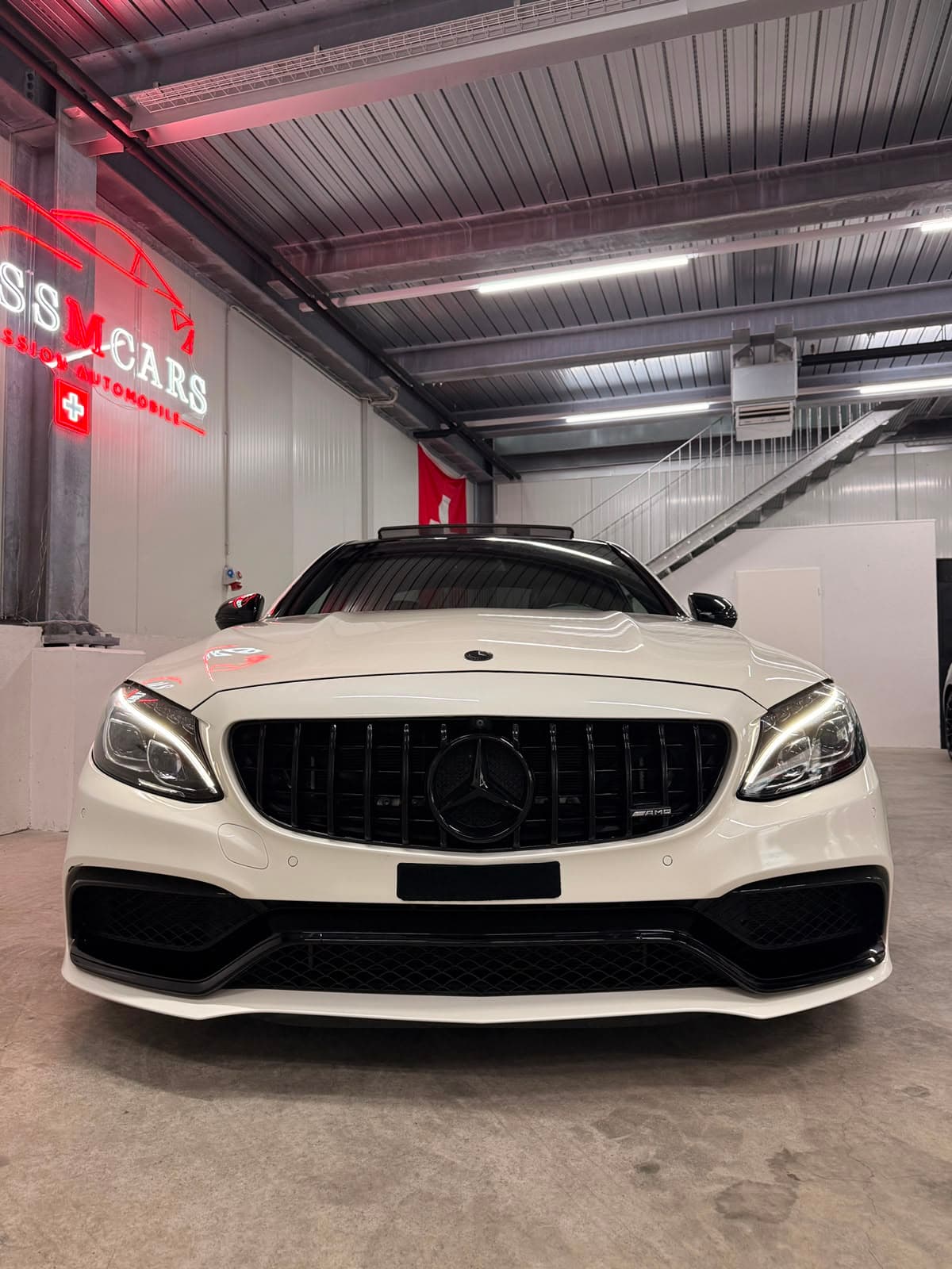 MERCEDES-BENZ C63 S AMG - Miniature 4