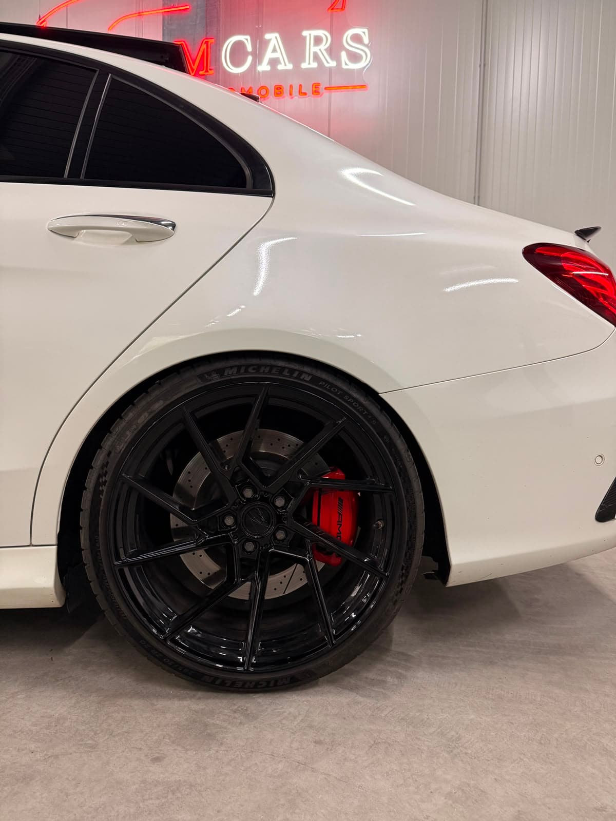 MERCEDES-BENZ C63 S AMG - Miniature 12