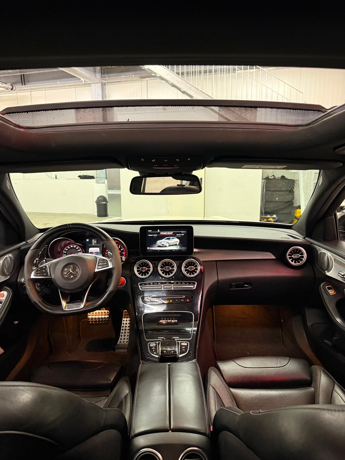 MERCEDES-BENZ C63 S AMG - Miniature 19