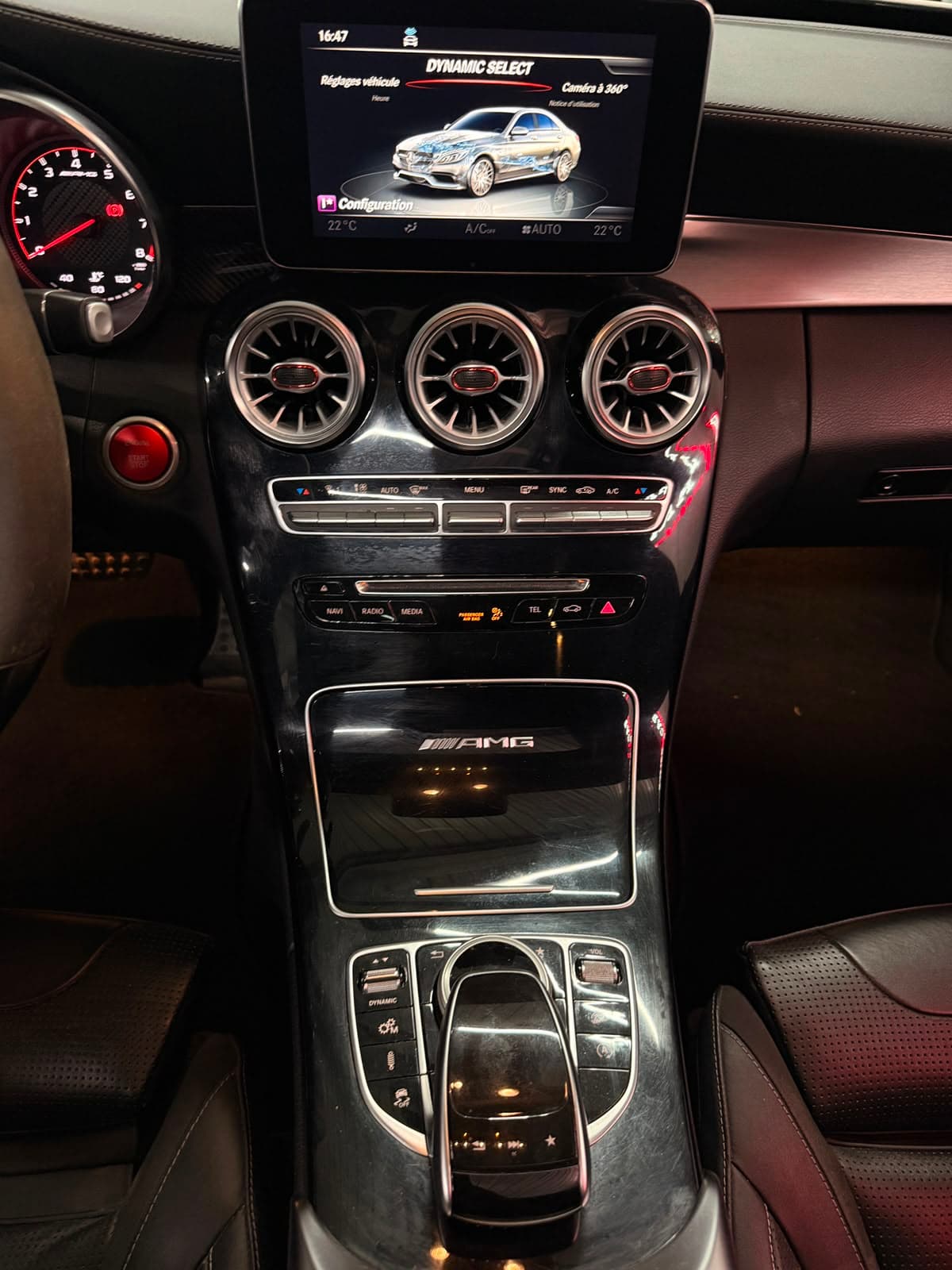 MERCEDES-BENZ C63 S AMG - Miniature 20