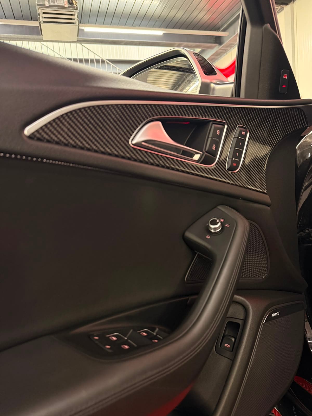 AUDI RS6 - Thumbnail 11